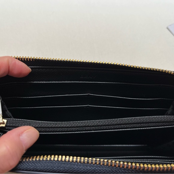 DKNY Bryant Park Large Accordion Wallet - Picture 5 of 7